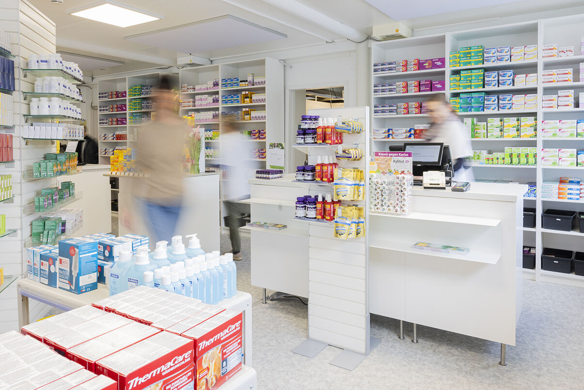 Bild 3 _Theresien Apotheke eröffnet temporären Standort auf der EUROPARK Piazza_c_Eva trifft