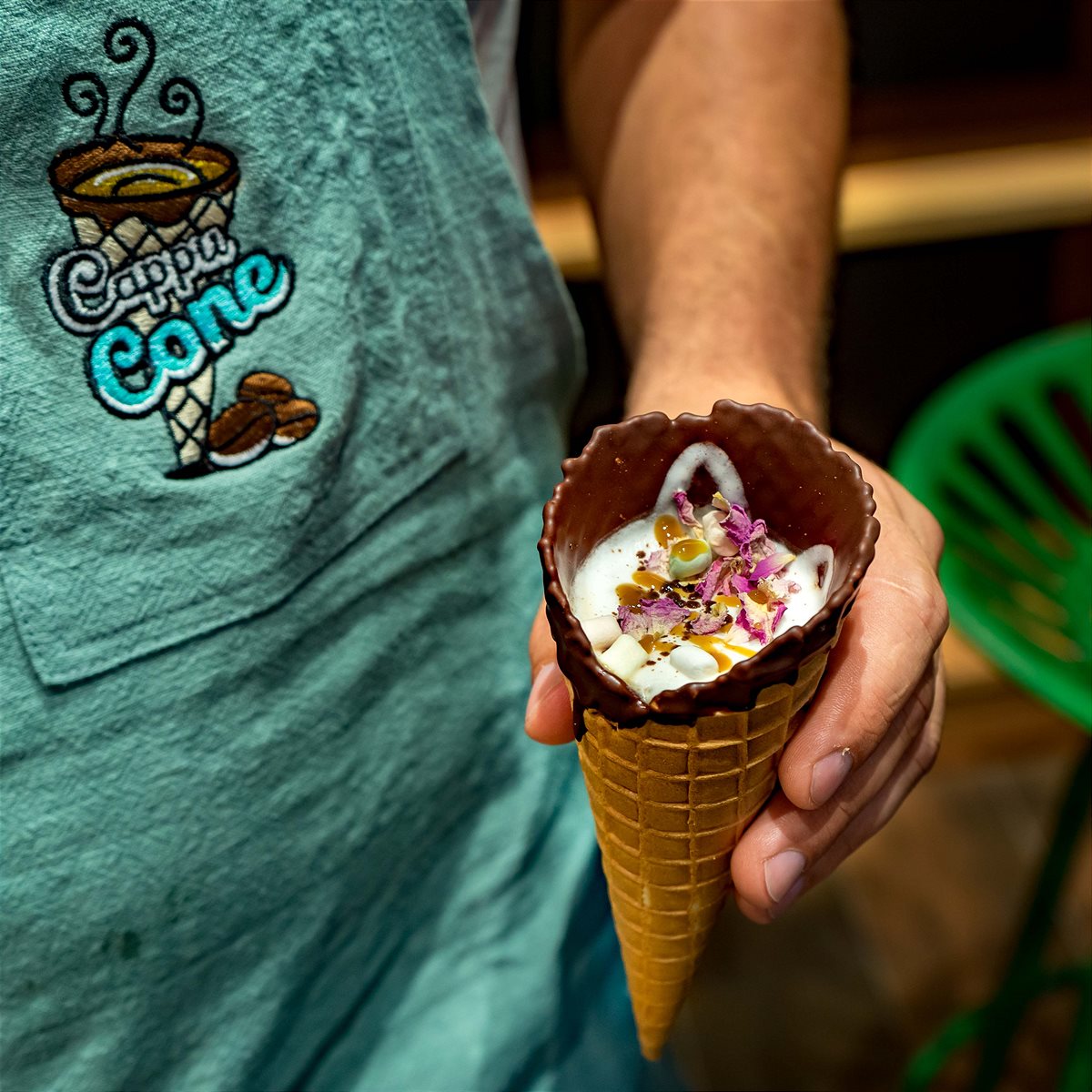 Süße Kaffeekreationen werden bei CappuCone im Cone serviert. 