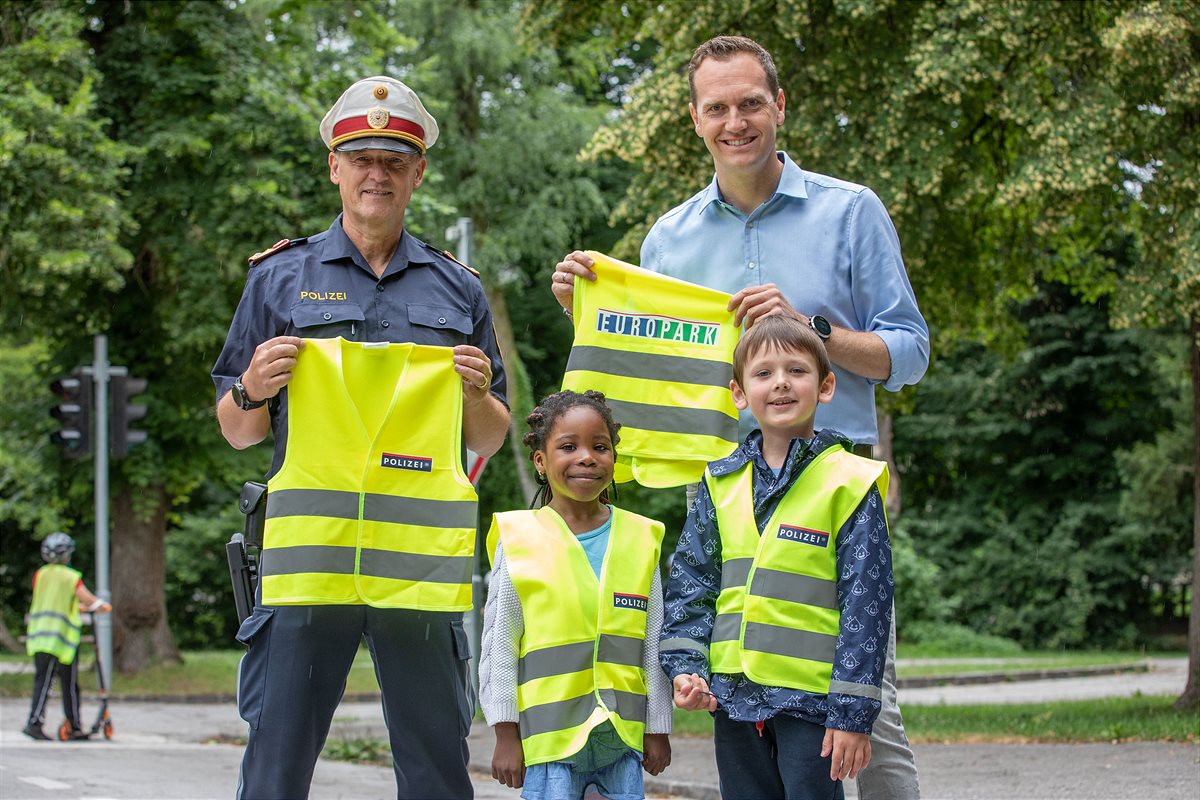 6.000 Gratis-Warnwesten für Schulanfänger - EUROPARK Salzburg