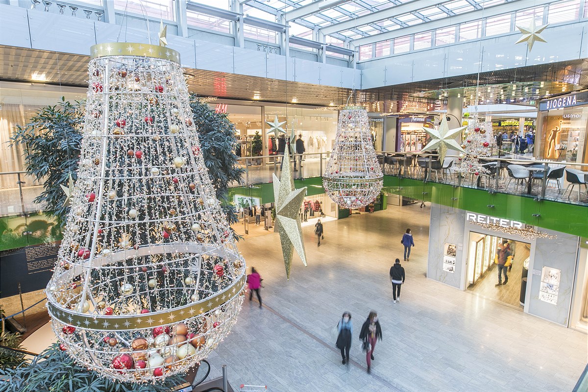 Bild1_Weihnachtliche Shopping Mall_c_wildbild