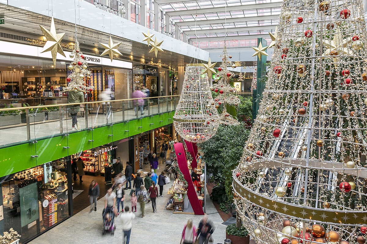 Bild1_Weihnachtliche_Shopping_Mall_c_wildbild